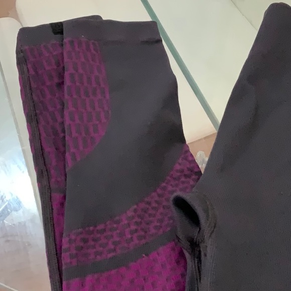 Lululemon leggings size 4 - Picture 4 of 5